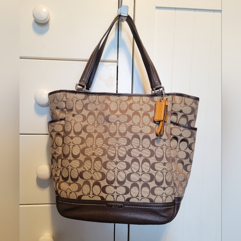 Coach Park Signature Carrie Tote Shoulder Top Handle Bag